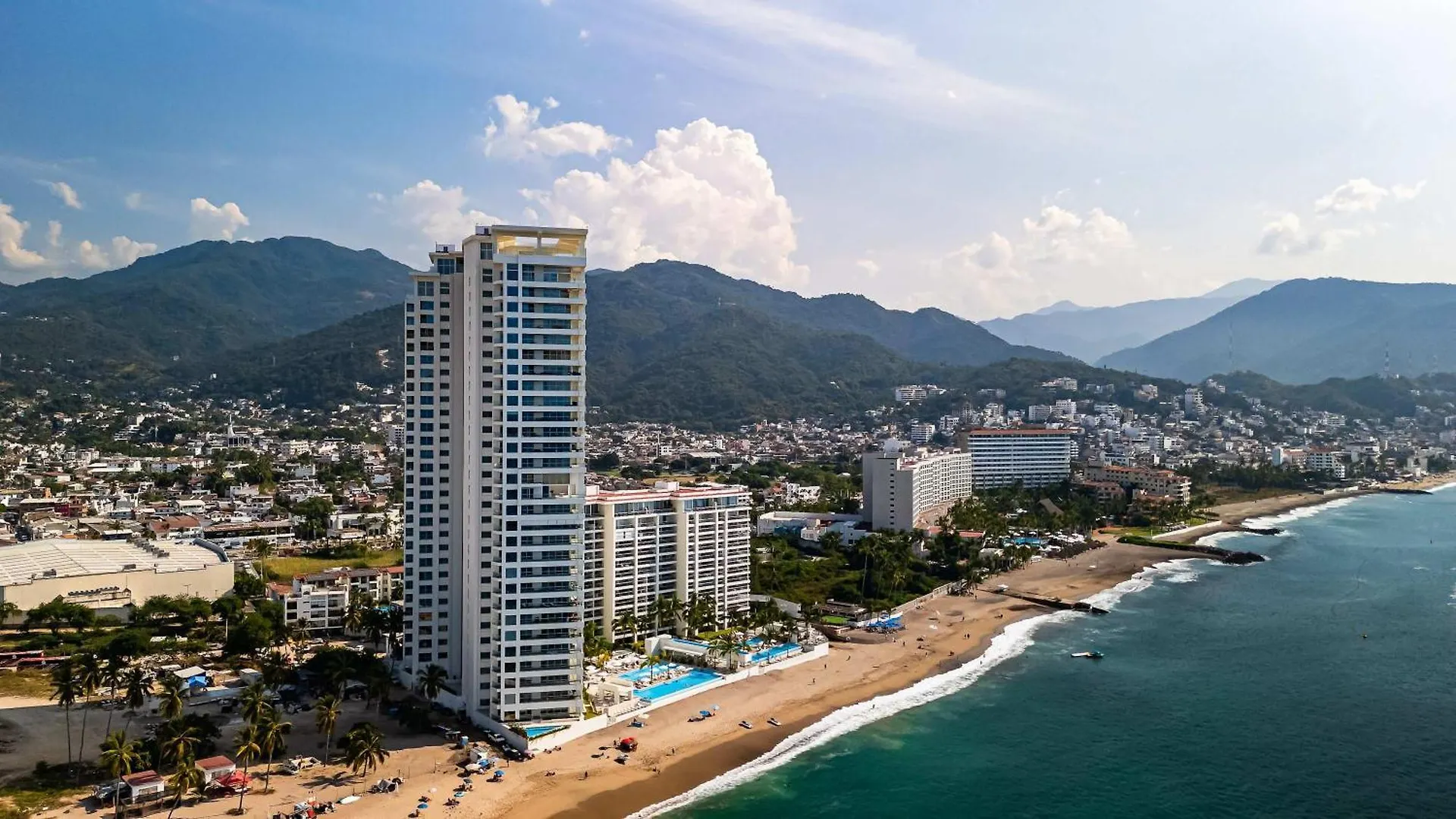 Stunning Beachfront Condo - Sea Views & Pools Puerto Vallarta