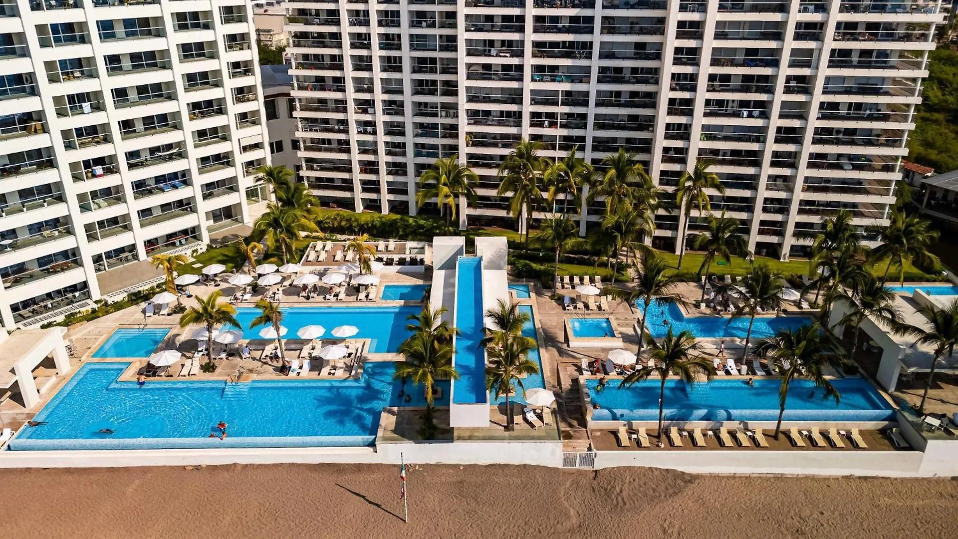 Stunning Beachfront Condo - Sea Views & Pools Puerto Vallarta Apartmán