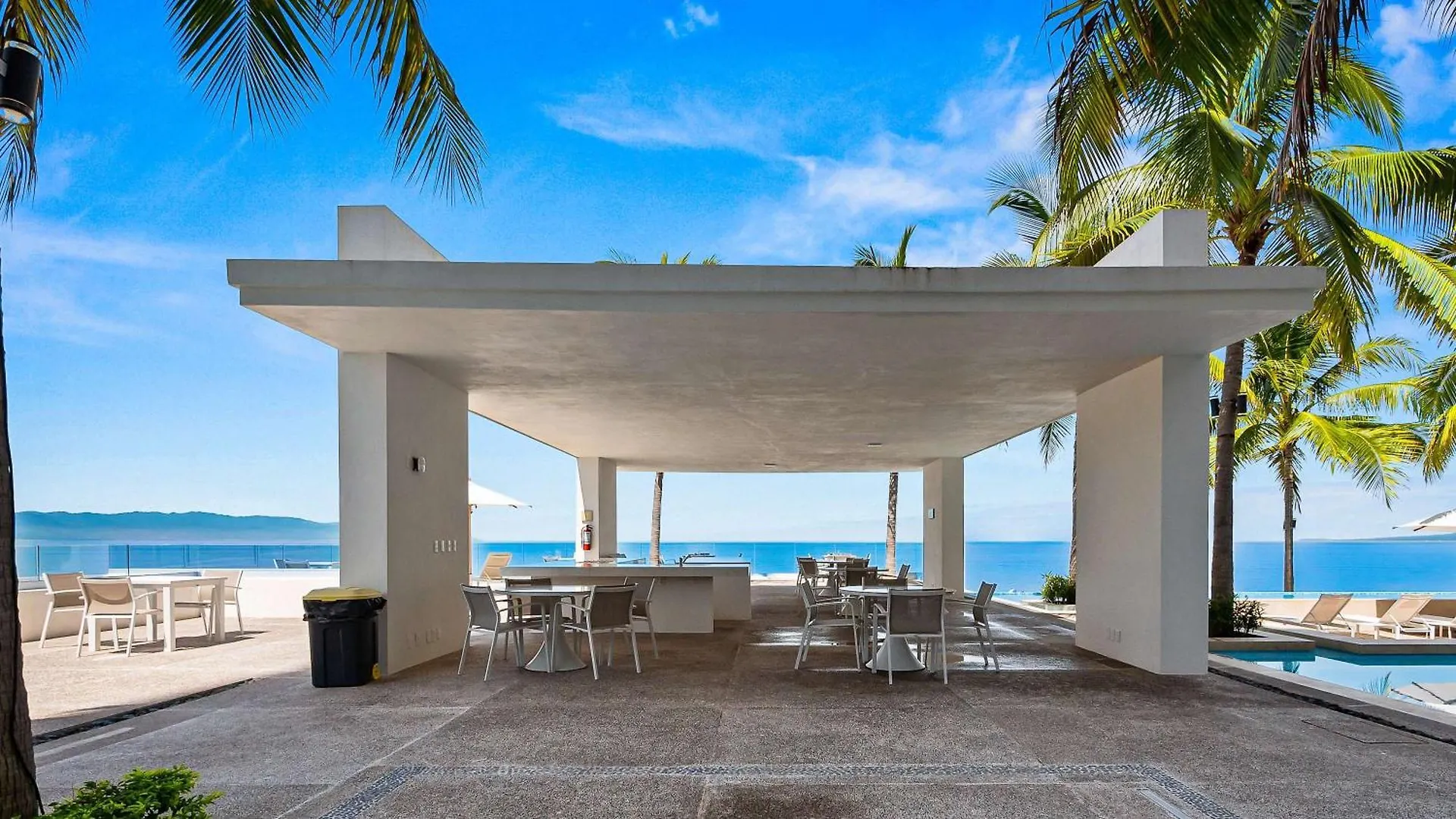 Stunning Beachfront Condo - Sea Views & Pools Puerto Vallarta Apartmán